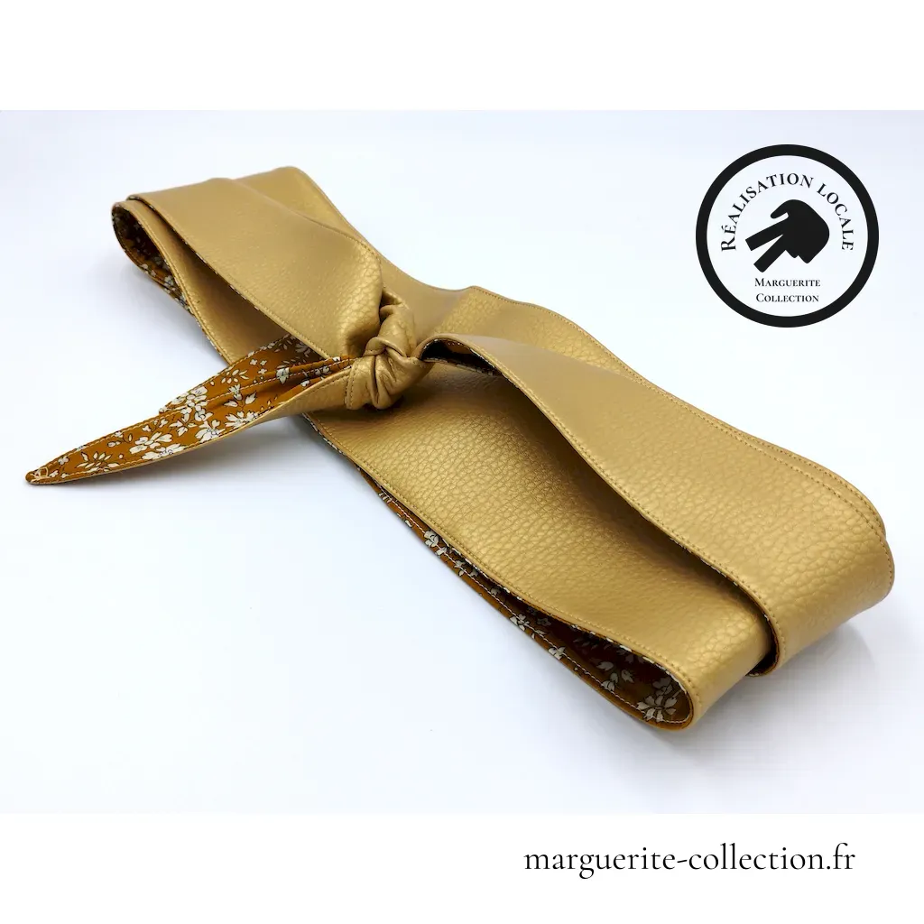 Artisanat en France : une ceinture en similicuir doré et un revers en Liberty