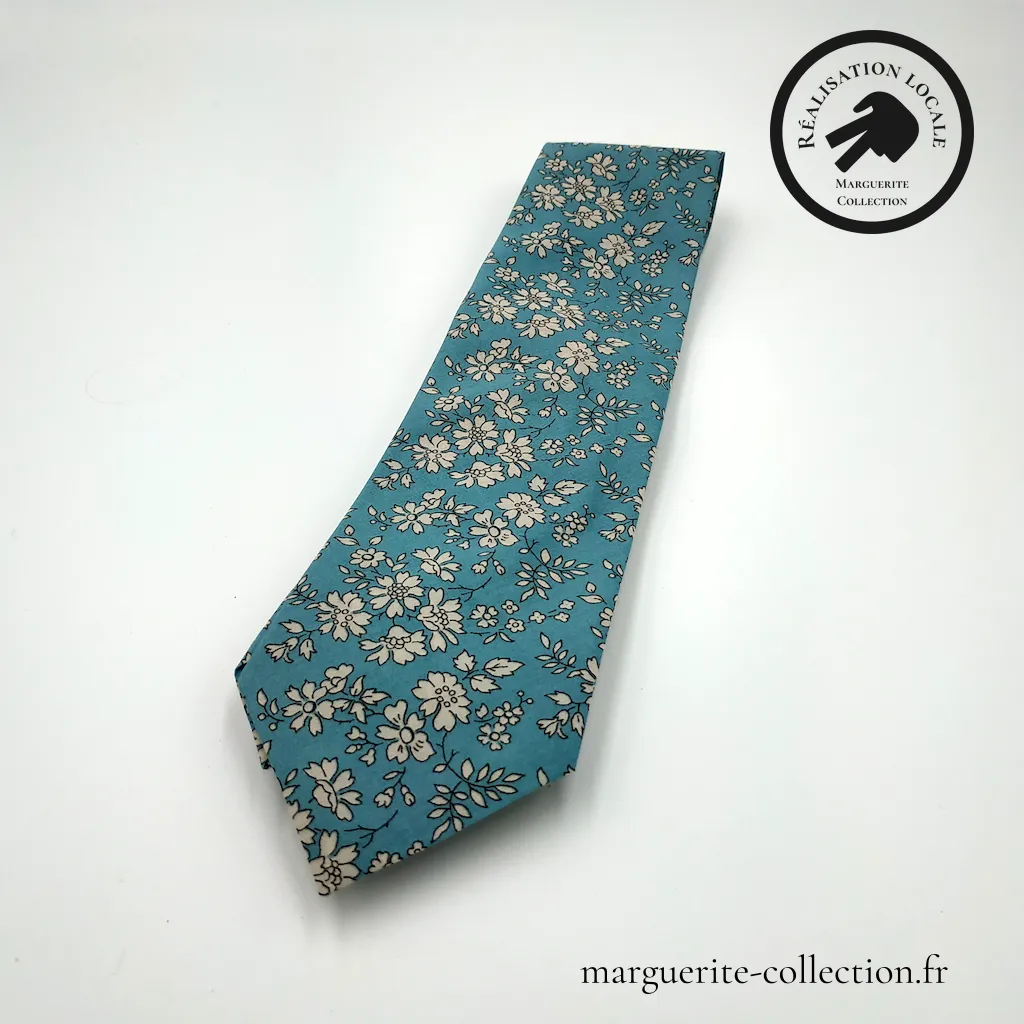 Marguerite-Collection_cravatelibertycapelseagreen_175756 Marguerite Collection cravatelibertycapelseagreen 175756 - Cravate 7 plis pour homme en tissu liberty. Sur commande. - 40,00 €