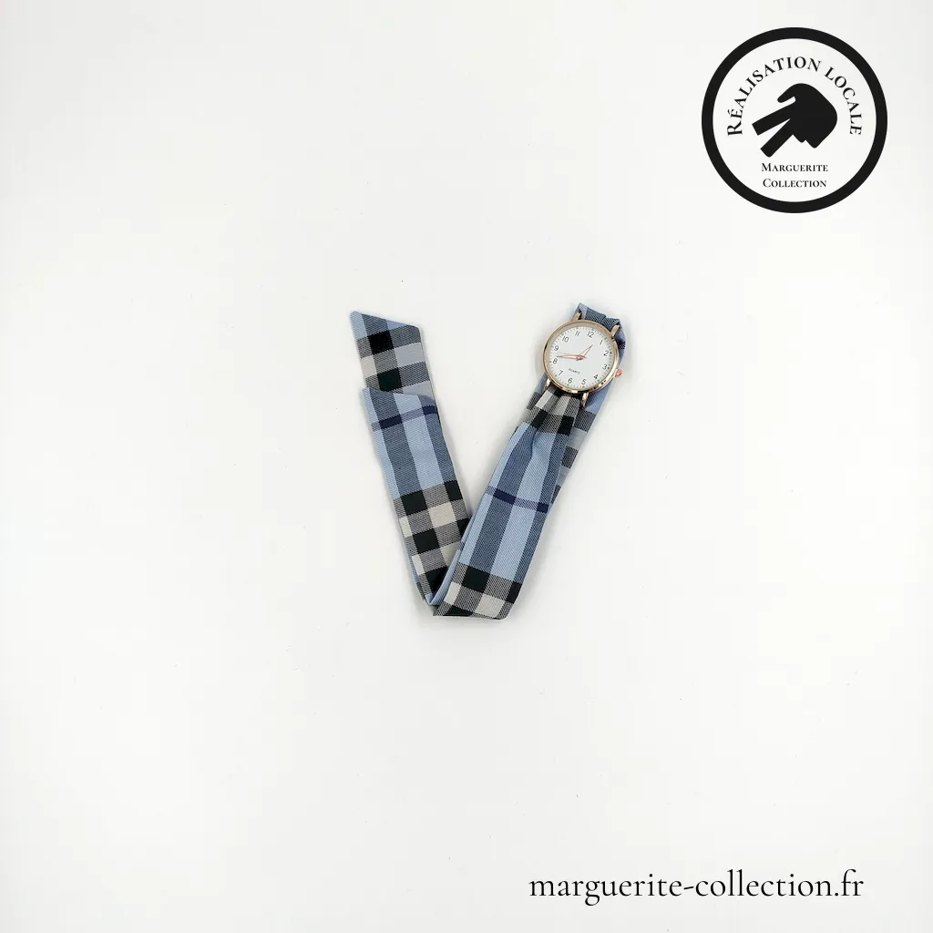 Marguerite-Collection_Montre_Dorée_Mini_Burberry_Bleu_WEBP Marguerite Collection Montre Doree Mini Burberry Bleu WEBP - Montre à nouer "L'élégante" pour femmes. Avec un bracelet en tissu viscose de qualité. Plusieurs choix possibles de bracelets. Plusieurs types de cadrans proposés: Maxi dorée, Maxi argentée et Mini dorée. - 28,00 €