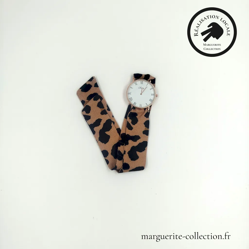 Marguerite-Collection_Montre_Dorée_Maxi_L'élégante_Léopard Marronl_WEBP Marguerite Collection Montre Doree Maxi Lelegante Leopard Marronl WEBP - Montre à nouer "L'élégante" pour femmes. Avec un bracelet en tissu viscose de qualité. Plusieurs choix possibles de bracelets. Plusieurs types de cadrans proposés: Maxi dorée, Maxi argentée et Mini dorée. - 28,00 €